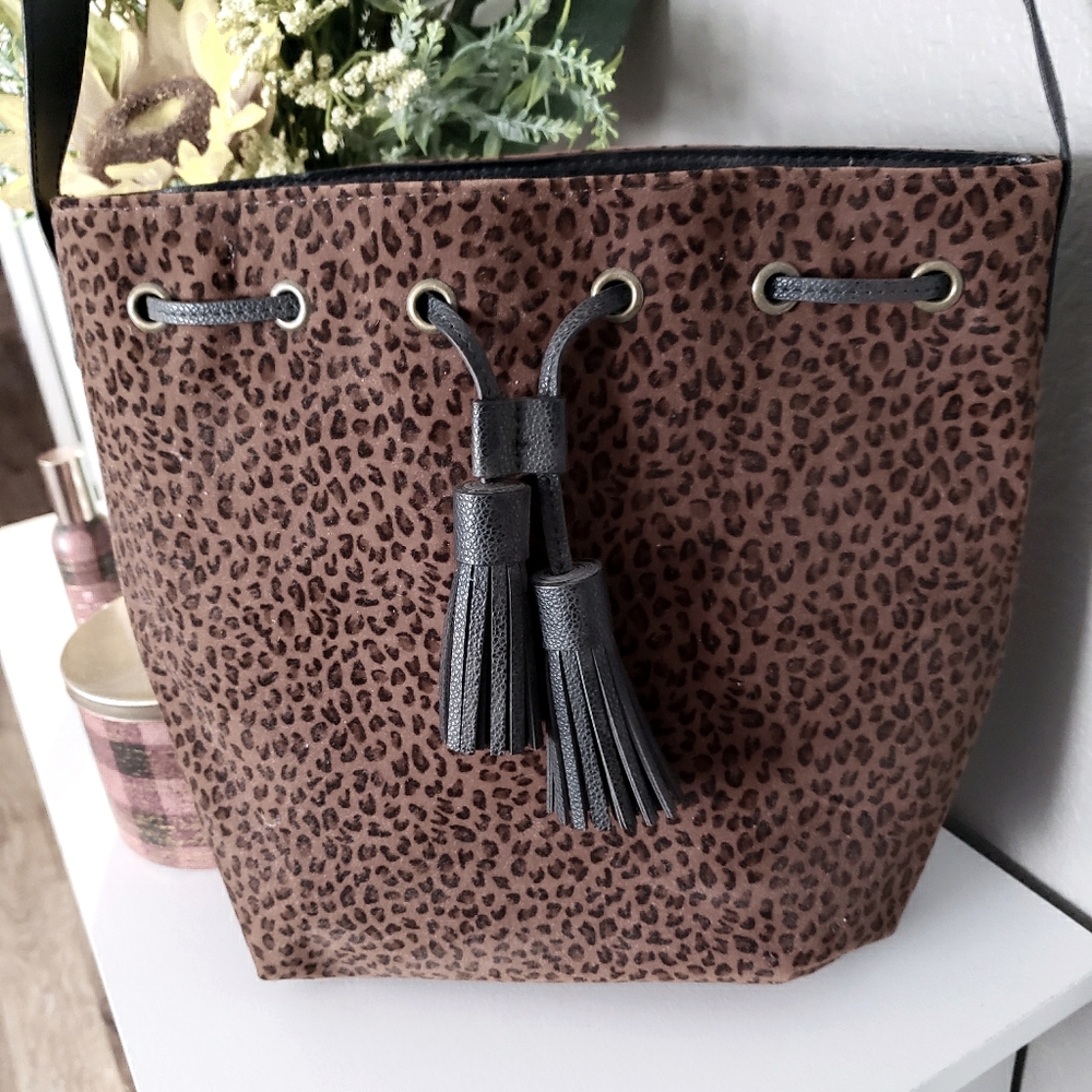 Drawstring bucket purse